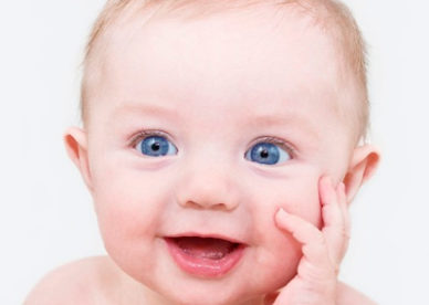 صور أطفال حلوين عيون زرقاء وابتسامات جميلة - صور أطفال بيبي منوعة أولاد وبنات جميلة Baby Kids Images